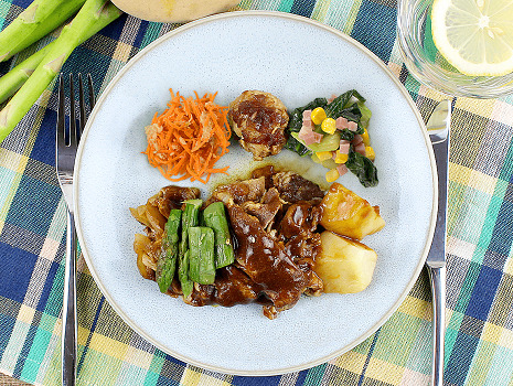 牛肉のデミグラスソース煮